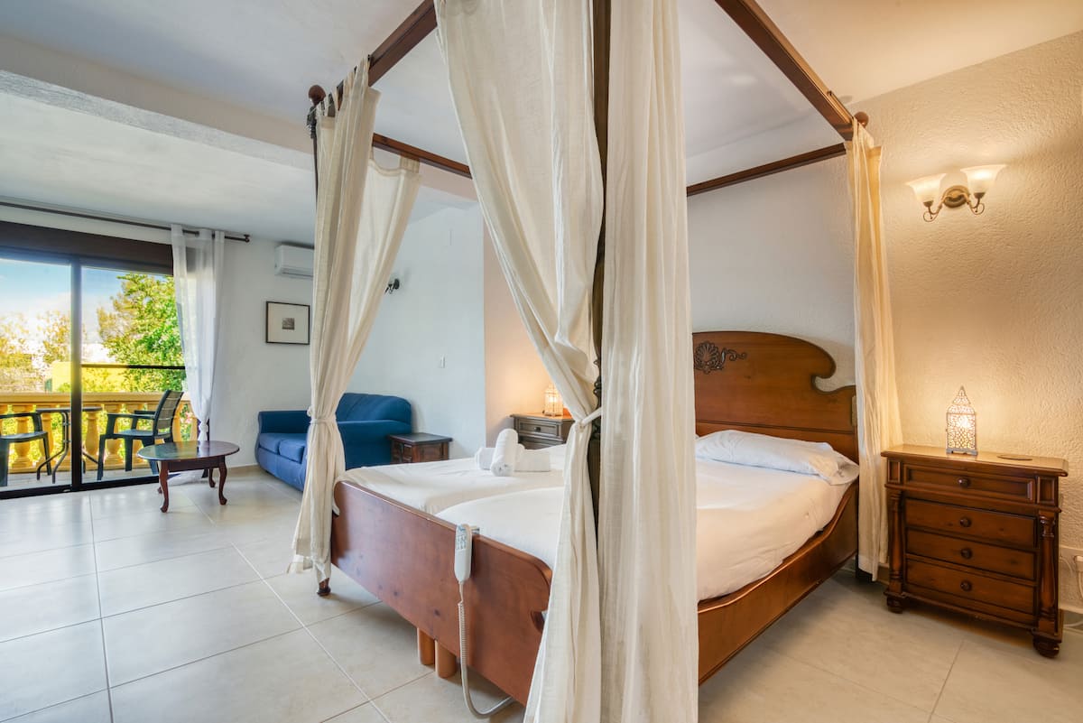Master bedroom suite