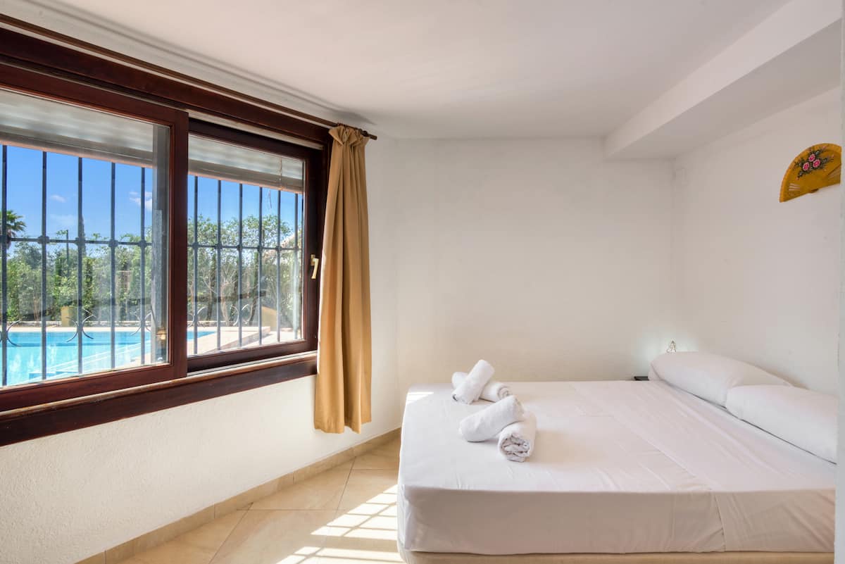 Bedroom 5 — double bed