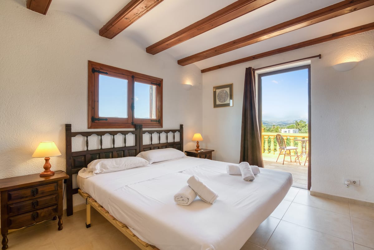 Bedroom 7 — double bed