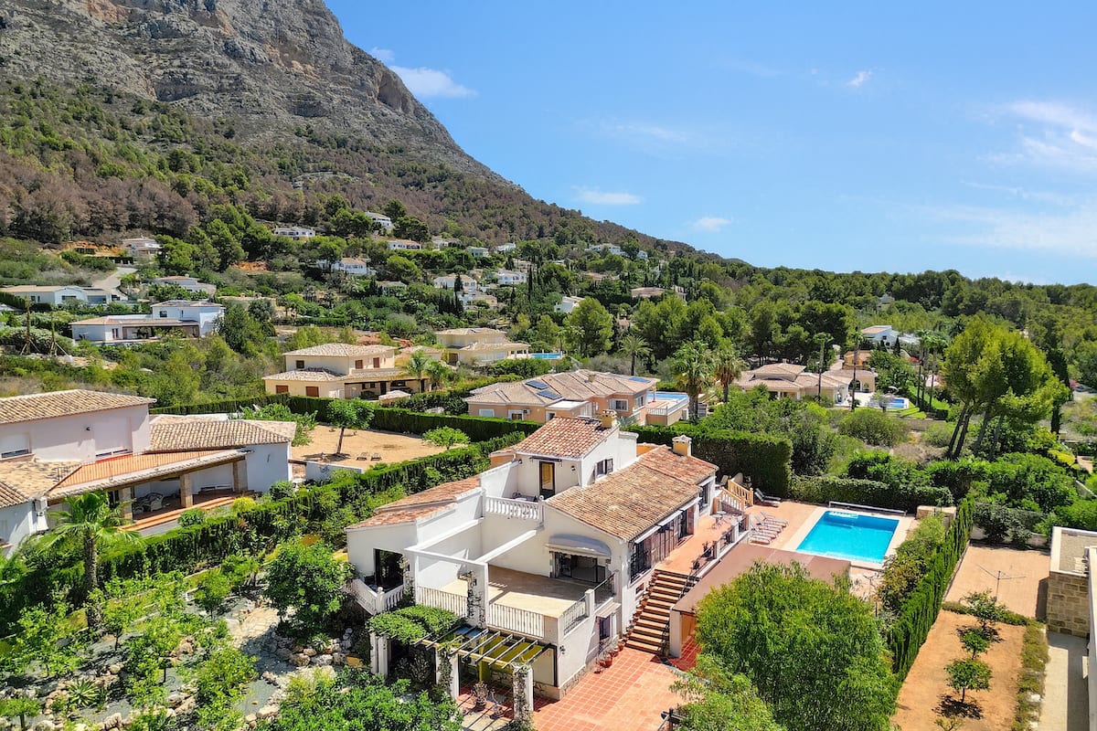 Villa Serena exterior with pool and Montgó views