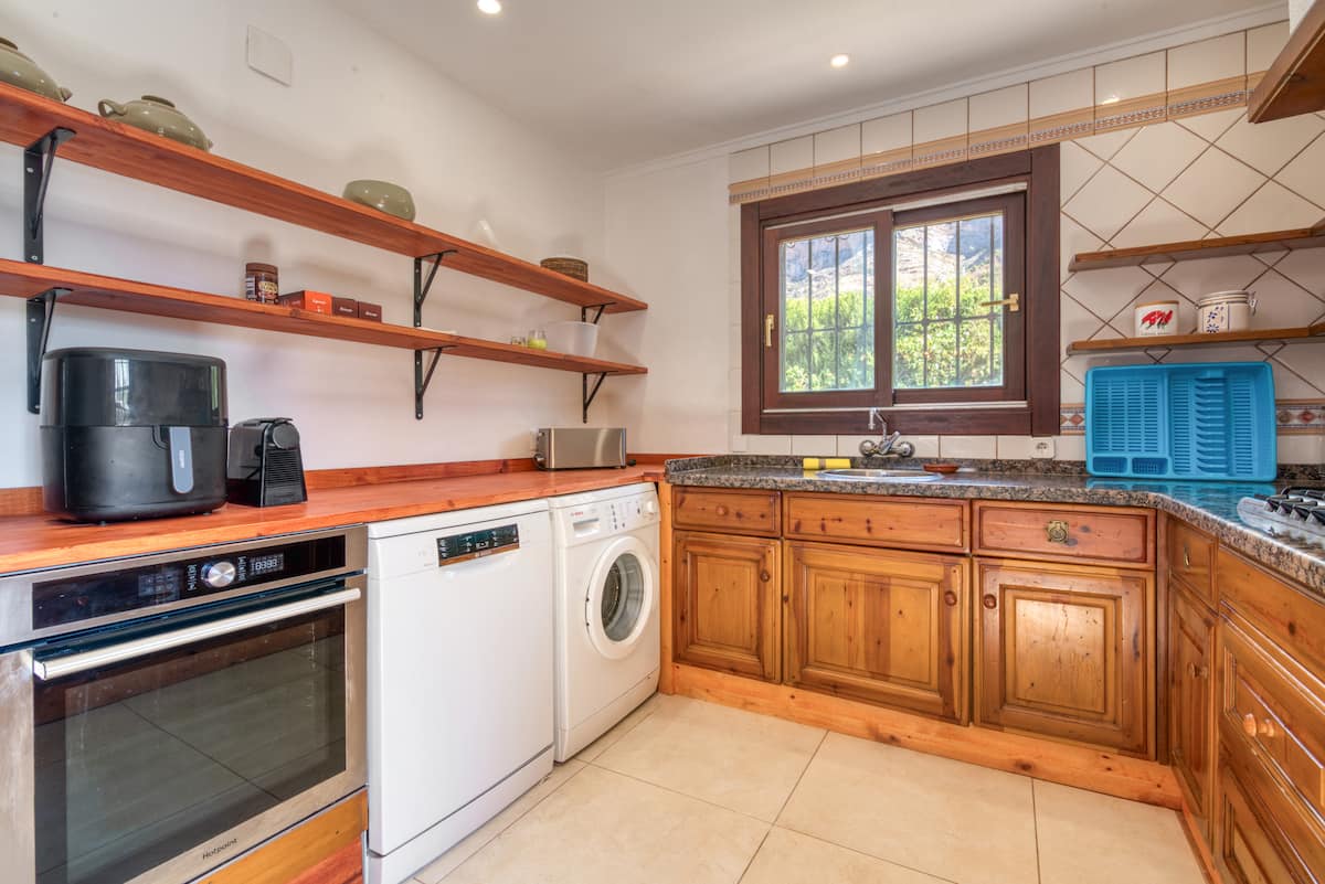 Fully equipped kitchen
