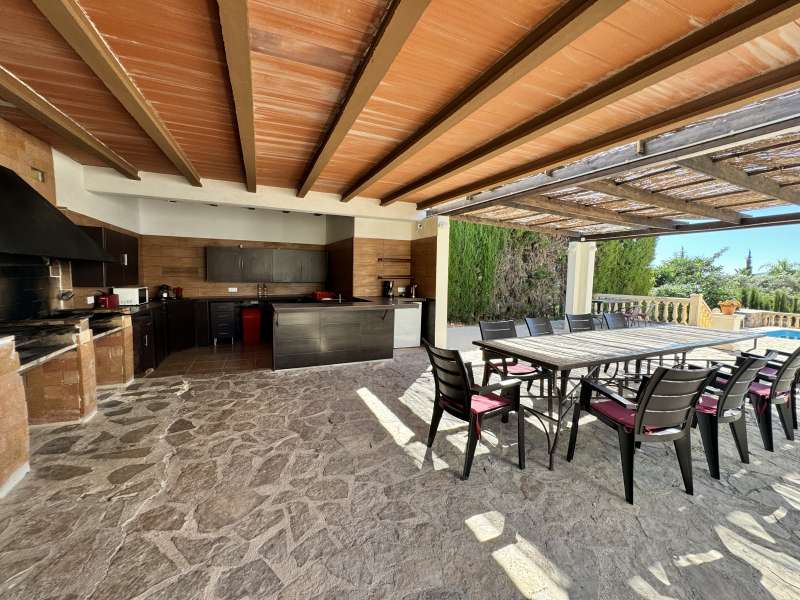 Summer Kitchen & Dining